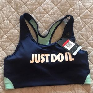 New with tags!! Nike sports Bra!